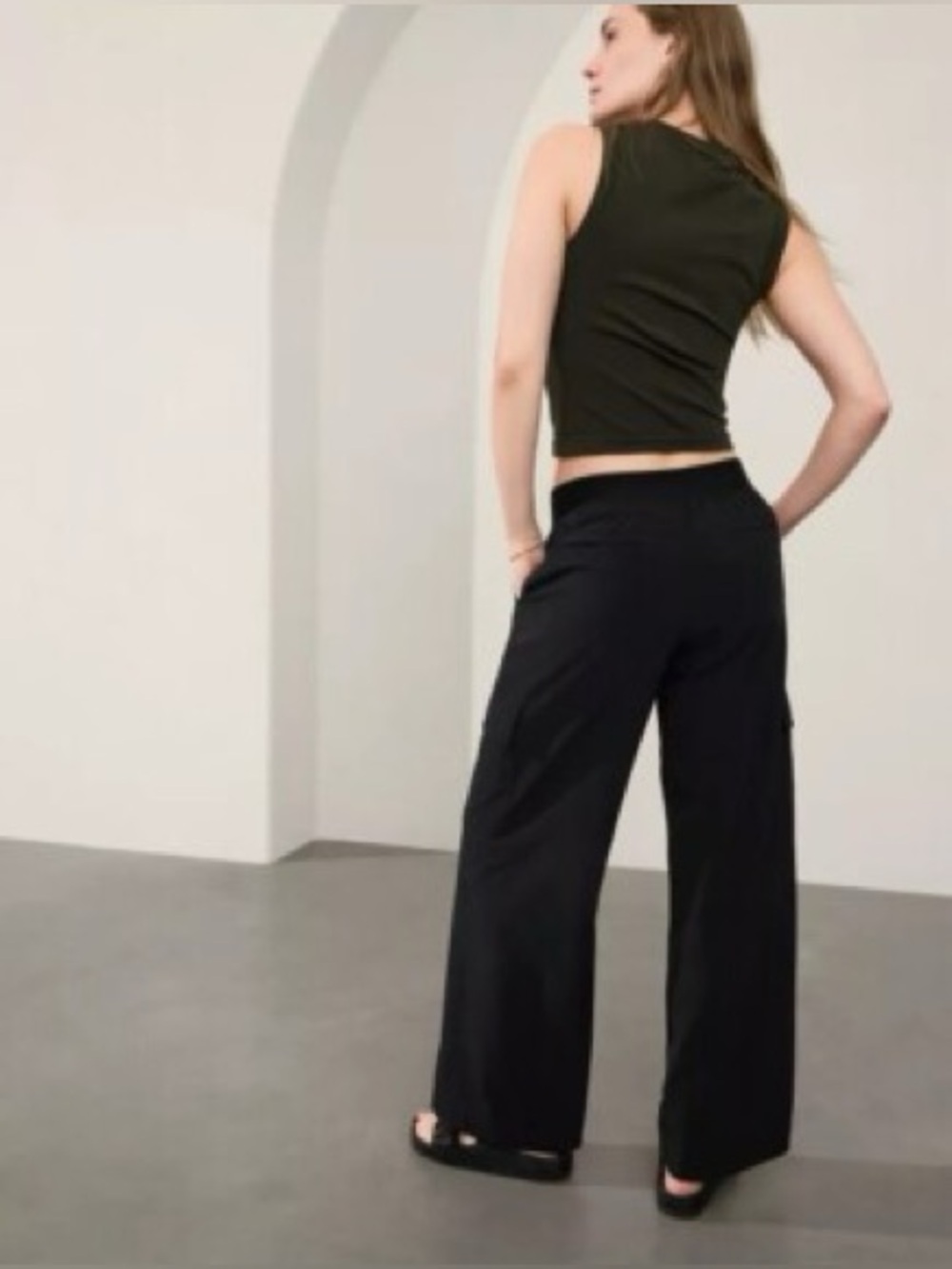ATHLETA Brooklyn Heights High Rise Cargo Pant Wide Legs in Black - 0 Petite - Picture 3 of 12